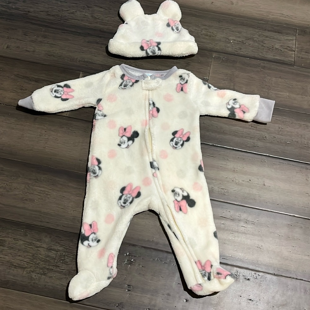 NWOT Disney’s Minnie Mouse Fleece Pajamas & Hat